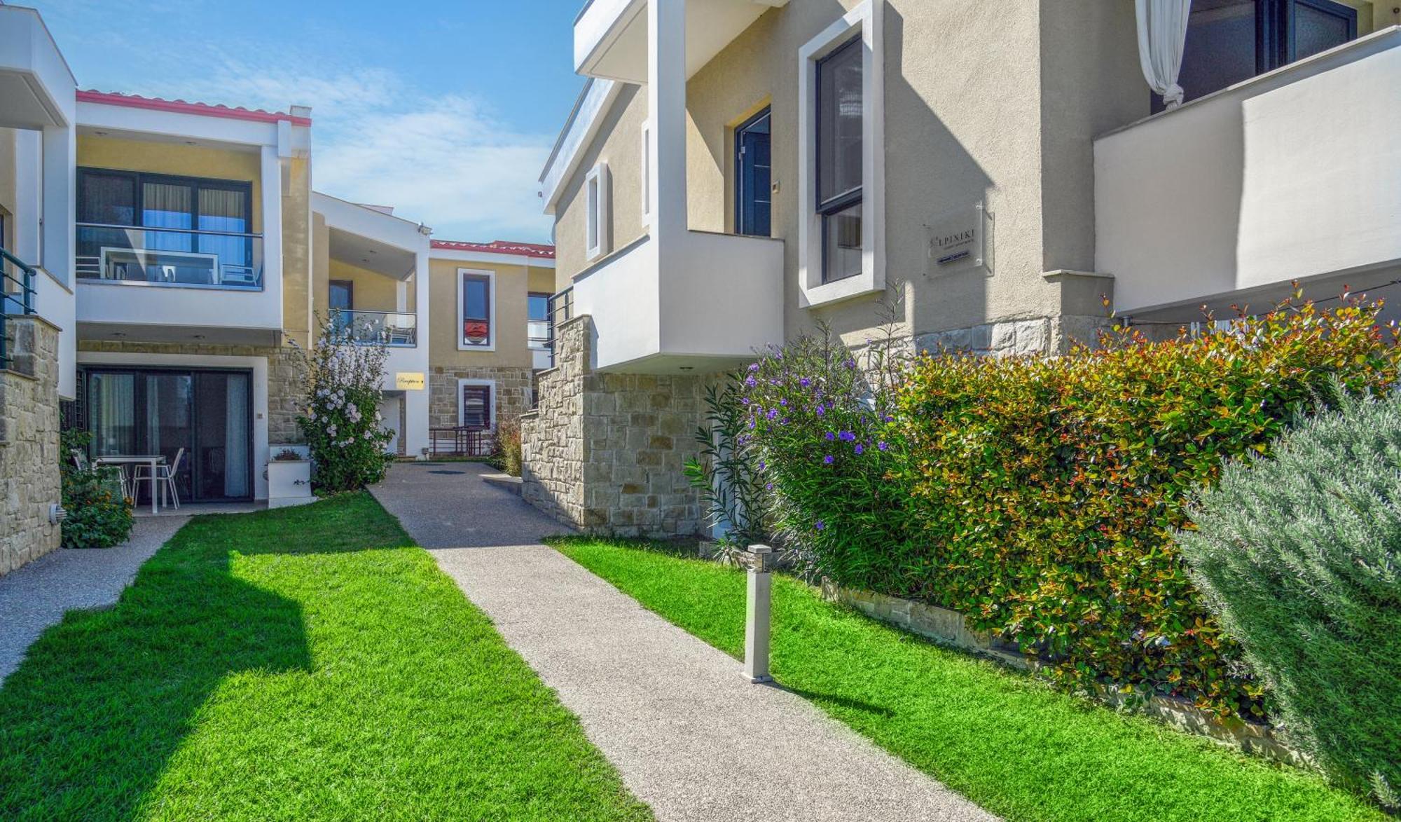 Elpiniki Luxury Apartments Nea Poteidaia Exterior foto