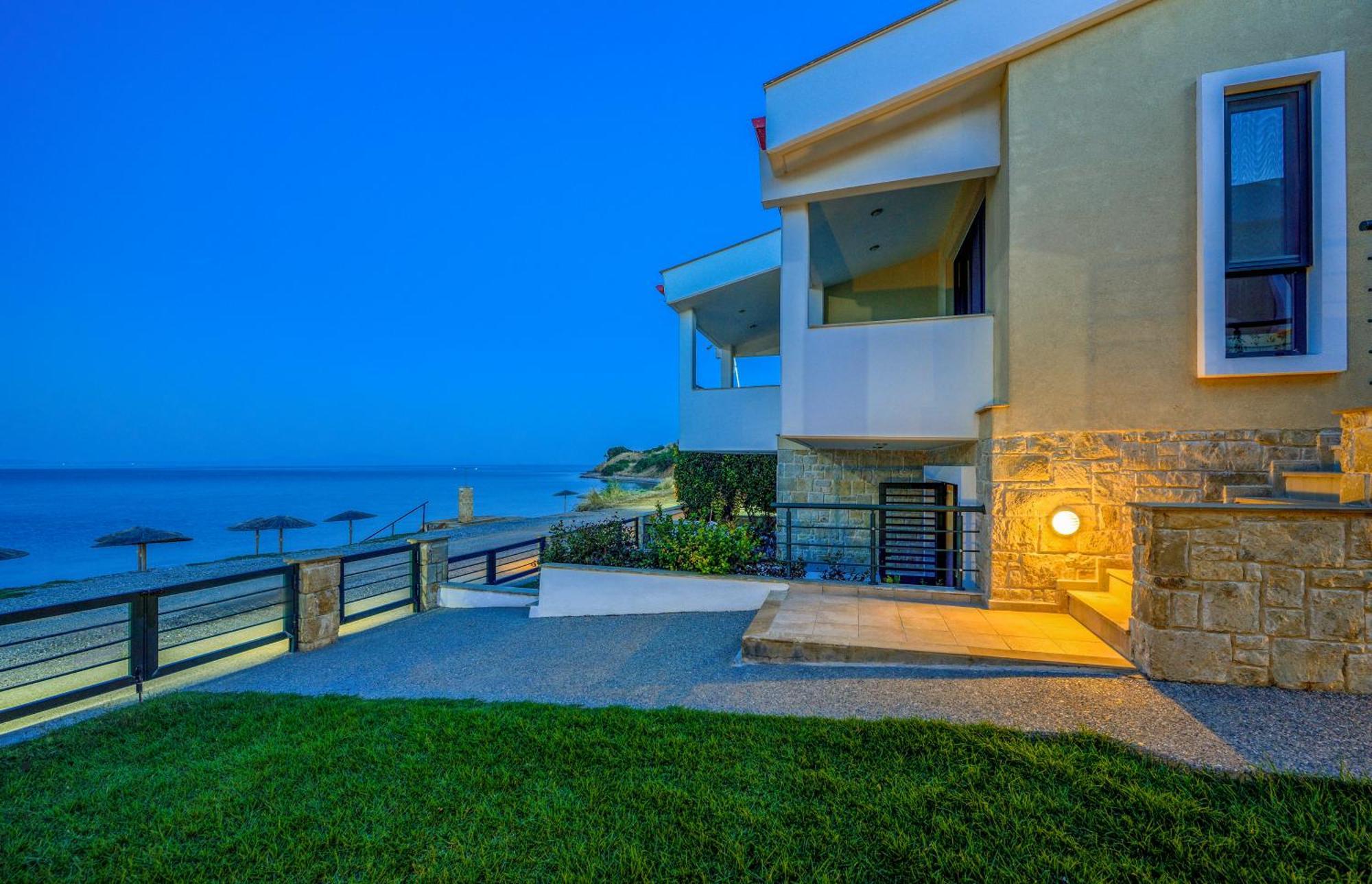 Elpiniki Luxury Apartments Nea Poteidaia Exterior foto